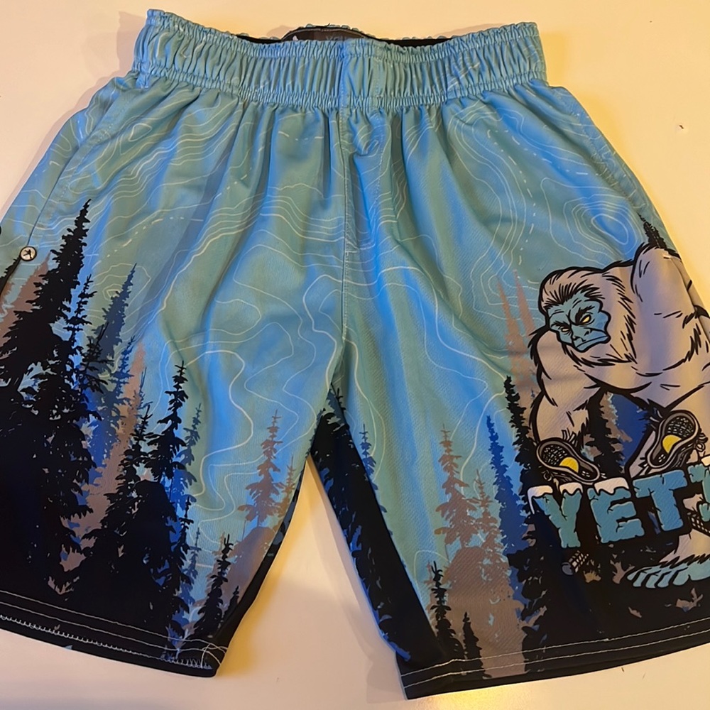 Boys youth lacrosse YETI shorts. Size Medium, side pockets, elastic waist.